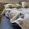 Juego de cuatro piezas de gasa de doble capa estilo botón grado A, funda nórdica y funda de almohada de algodón puro, adecuado para dormitorios de estudiantes, juego de cama de tres piezas