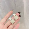 Brincos de Pérola Estilo Vintage de Hong Kong para Mulheres, Brincos Modernos de Alta Qualidade, Acessórios de Orelha Versáteis Dourados, Pingentes de Orelha da Moda para Atacado