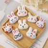 Muñeco de Peluche de Conejo Corazón de Dibujos Animados Accesorios para Muñecas Ropa Bolsas Zapatos y Calcetines Colgantes Accesorios para Joyería DIY Venta al por Mayor