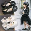 Sandalias Cerradas para Niñas 2026 Verano Nuevos Zapatos Infantiles con Lazo y Perlas, Suela Suave, Antideslizantes, Zapatos de Princesa para Niños Mayores