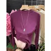 Top base de manga larga estilo europeo, color blanco carbón, cuello alto medio, para mujer, nuevo para otoño e invierno, corte ajustado, adelgazante, moderno