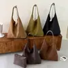 Bolso tote tejido de gran capacidad para mujer, nueva colección de otoño 2026, casual y elegante, adecuado para ir al trabajo y se puede usar como bolso para padres e hijos, un bolso de hombro chic
