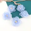Accesorios para el cabello de flor de tela tridimensional de organza, pasador, accesorios para ropa, zapatos y sombreros, broche, materiales semiacabados, venta al por mayor