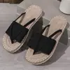 Nuevas pantuflas de mujer de talla grande transfronterizas para el verano de 2025, adecuadas para usar al aire libre, sandalias de vacaciones en la playa, modernas y a la moda