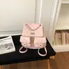 Mochila Pequena Feminina Acolchoada com Corrente Estilo Chanel Nova Moda Versátil para Trabalho e Viagem Multi-uso Bolsa Feminina