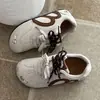 Zapatillas versátiles populares de nicho para mujer, nuevo modelo verano 2026, que aumentan la altura, ligeras, mocasines deportivos casuales