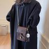 Bolsa de Ombro Retrô Tendência para Mulheres 2024 Inverno Nova Moda de Nicho Casual Pequena Quadrada Bolsa de Alta Qualidade para o Dia a Dia para Mulheres