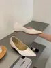 Sapatilhas femininas nude bico fino salto embutido 2026 Verão estilo francês sapatos de temperamento para usar com saias boca rasa sapatos pretos para o trabalho