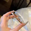Pulsera de Diamantes Micro-incrustados de Lujo Ligero y Sensación de Alta Gama para Mujer, Pulsera Sencilla de Moda de Acero de Titanio que no se Decolora, para Pareja, Combinable con Todo, Primera Joya