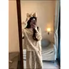Conjunto de pijama de manga larga de gasa de algodón puro con estampado floral de albaricoque lechoso para mujer, conjunto de dos piezas fino de verano para casa, se puede usar para salir
