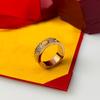 Venta Directa de Fábrica Anillo de Acero Titanio Más Tarjeta, Dos o Tres Filas de Diamantes, Versión Ancha y Estrecha, Anillo de Pareja Rosa Dorado con Gipsófila Incrustada de Diamantes