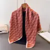 Lenço Quadrado Grande Estampado Imitando Seda com Acabamento Satinado, Simples e Elegante, Lenço de Seda, Xale, Lenço de Cabeça, Cachecol, Lenço Decorativo
