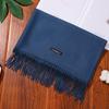 Bufanda de cachemira sintética 35 cm cepillada color liso gruesa larga toalla otoño e invierno sin bolitas borla chal para mujer venta directa de fábrica