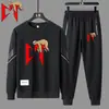 Traje Deportivo Casual de Primavera y Otoño para Hombre Estilo Europeo y Americano Estampado de Letras Juvenil Sudadera de Cuello Redondo y Pantalones Conjunto de Dos Piezas Listo para la Venta