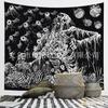 Tapiz de tela con fondo de calavera en blanco y negro con explosiones transfronterizas, ambiente moderno, decoración de habitación de Halloween, tela para mesita de noche