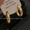 Pendientes de aro simples con letras doradas mate europeas y americanas pendientes únicos pendientes para mujer sentido de alta gama pendientes pendientes 2024 nuevas explosiones