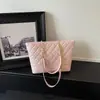 Bolsa Grande Matelassê com Corrente para Pedidos Internacionais para Mulheres 2026 Nova Bolsa Vintage de Ombro Bolsa Tote Versátil para o Dia a Dia Primavera e Verão