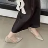 Zapatos de mujer 2026 verano y otoño estilo francés look suave de noche con tacón oculto de 5 cm, piel suave, remaches rosas, punta fina, suela plana, bailarinas para mujer