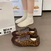 2026 Zapatos Casuales de Punta Redonda con Plataforma Nuevo Otoño Versátiles Zapatos de Entrenamiento Alemanes Gamuza Zapatos Retro Trendy para Mujer Zapatos Zapatos Deportivos Nicho