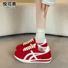 Couro Genuíno Mais Vendido Sapatos de Treinamento Alemães Femininos 2026 Outono Novo Versátil Estudante Casual Calçados Esportivos Super Quentes Sola Grossa Sapatos Forrest Gump