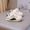 Zapatos para caminar de bebé niños punta cerrada anti-pateadura y raspado estilo primavera y otoño zapatos para niños puntera de concha simple zapatos de plataforma para bebés niños estrella de cinco puntas