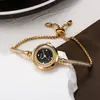 Moda com temperamento retrô luxo leve toque de alta qualidade relógio feminino pulseira requintada relógio feminino de nicho atacado