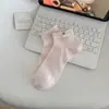 Meias Curtas Bordadas com Gato de Desenho Estilo Japonês Soft Girl para Mulheres, Versáteis e Respiráveis, Adequadas para Combinar com Tênis Brancos