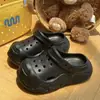 Calçado de verão para aumentar a altura, desenho animado, grosso, novo estilo, sapatos com furos, cabeça feminina, sola antiderrapante, exterior espessado, chinelos EVA, praia feminina