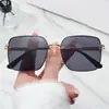 Yiwu en stock gafas de sol de lujo ligero para mujer gafas de sol con montura de metal de alta calidad gafas de sol con protección UV venta al por mayor