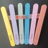 Producción de limas de uñas, bloques de arena para pulir superficies de uñas cuadradas, herramientas de manicura y tiras de arena para dar forma a las uñas.