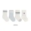Calcetines para Niñas Otoño e Invierno Nuevos Espesos Cálidos Calcetines Infantiles Antibacterianos Sin Costuras No Aprietan Rayados Dibujos Animados Calcetines para Bebé Clase A