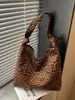 Bolsa transfronteiriça de camurça com estampa de leopardo para mulheres, grande capacidade, nova bolsa de ombro casual outono e inverno 2026, bolsa de compras mãe-filha