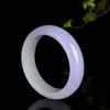 Venta al por mayor del fabricante Mascarilla exterior Pulsera de jade semipúrpura y mitad blanca Imitación de jade Hetian Flor flotante de jade blanco Pulsera para sala de transmisión en vivo violeta