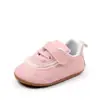 Novos sapatinhos de bebê com sola de borracha, sapatinhos de bebê bordados, sapatos pré-caminhada confortáveis e estilosos para meninos e meninas