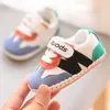 Zapatos para Niños Pequeños Primavera y Otoño Zapatos de Interior de Suela Blanda con Velcro para Niñas, Zapatos Casuales de Bloques de Color