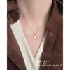 Colar Minimalista Geométrico de Concha Feminino Moda Commuter Estilo Levemente Luxuoso Colar Acessórios de Nicho High-End Corrente para Clavícula