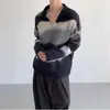 Tejido de punto asimétrico a rayas contrastantes estilo retro americano para hombres y mujeres en otoño e invierno, nuevo estilo perezoso, tejido de punto con cuello polo de imitación de visón