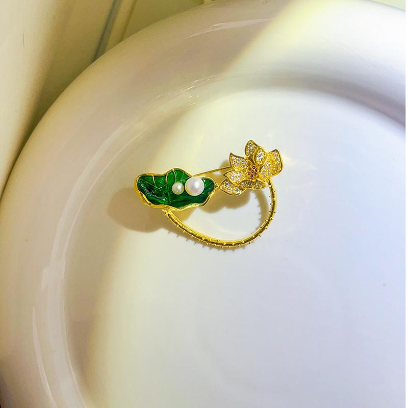 2024年新款荷花胸针小众复古山茶花胸花防走光天然