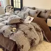 Juego de Cama de Terciopelo Leche para Conejos Madre y Cría Clase A Estilo Manta de Cama Cuatro Piezas Myllard Alto Gramaje Engrosado Cálido de Invierno Juego de Cuatro Piezas