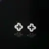 Pendientes de Trébol de Plata de Aguja S999 para Mujer, Pequeños y Exquisitos, Nuevo Diseño de Alta Gama, Pendientes Únicos y Elegantes