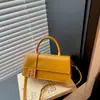 Bolso pequeño cuadrado tejido de color liso estilo europeo y americano con asa corta, tapa abatible y diseño de cierre, versátil para uso diario, bolso de mujer de un solo hombro o cruzado