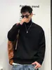 Suéter liso de cuello alto para hombre con tejido denso para mayor calidez, perfecto para usar en capas en otoño e invierno.; presenta alta elasticidad y un diseño de jersey