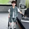 Traje de Verano de Mezclilla para Niños Fresco y Elegante Atuendo de Verano para Bebé Chal Delgado Conjunto de Tres Piezas Ropa Infantil de Moda de Manga Corta
