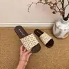 Diseño simple de una sola tira con estampado de lunares, moderno y a la moda, perfecto para usar en exteriores. Nueva colección verano 2026, nicho y elegante para mujer