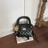 Primavera 2026 Nuevo Estilo Coreano Nicho Bolso de Viaje a la Oficina Moda Simple Elegante para Mujer Bolso Cruzado con Cadena Acolchado de Diamantes