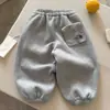 Calça de Moletom Forrada com Fleece Infantil para Meninos, Novo Estilo de Inverno com Bolsos, Calça Esportiva Casual da Moda para Crianças Pequenas e Jovens para Meninas, Fleece Integrado