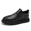 Sapatos Masculinos Primavera 2026 Novos Tênis da Moda Masculinos Antiderrapantes Resistentes ao Desgaste Sapatos Casuais Masculinos Slip-On Sapatos de Couro com Solado Macio