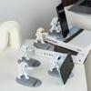 Ornamento Minimalista de Luxo Leve Astronauta Kung Fu Suporte de Celular para Astronauta Gadget para Maratona de Séries Presente de Aniversário para Pessoa Preguiçosa
