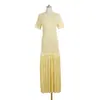 Vestido de Tricô Elegante para o Verão, Levemente Transparente, com Contas, Gola Redonda, Detalhes de Pérolas por Toda a Peça, Cintura Marcada, Mangas Curtas Emagrecedoras, Saia Plissada em Linha A