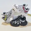 Tênis Esportivo Infantil 2026 Novos Sapatos Infantis de Outono Sapatos de Malha com Botão Tênis de Corrida para Meninos e Meninas Sapatos Twist